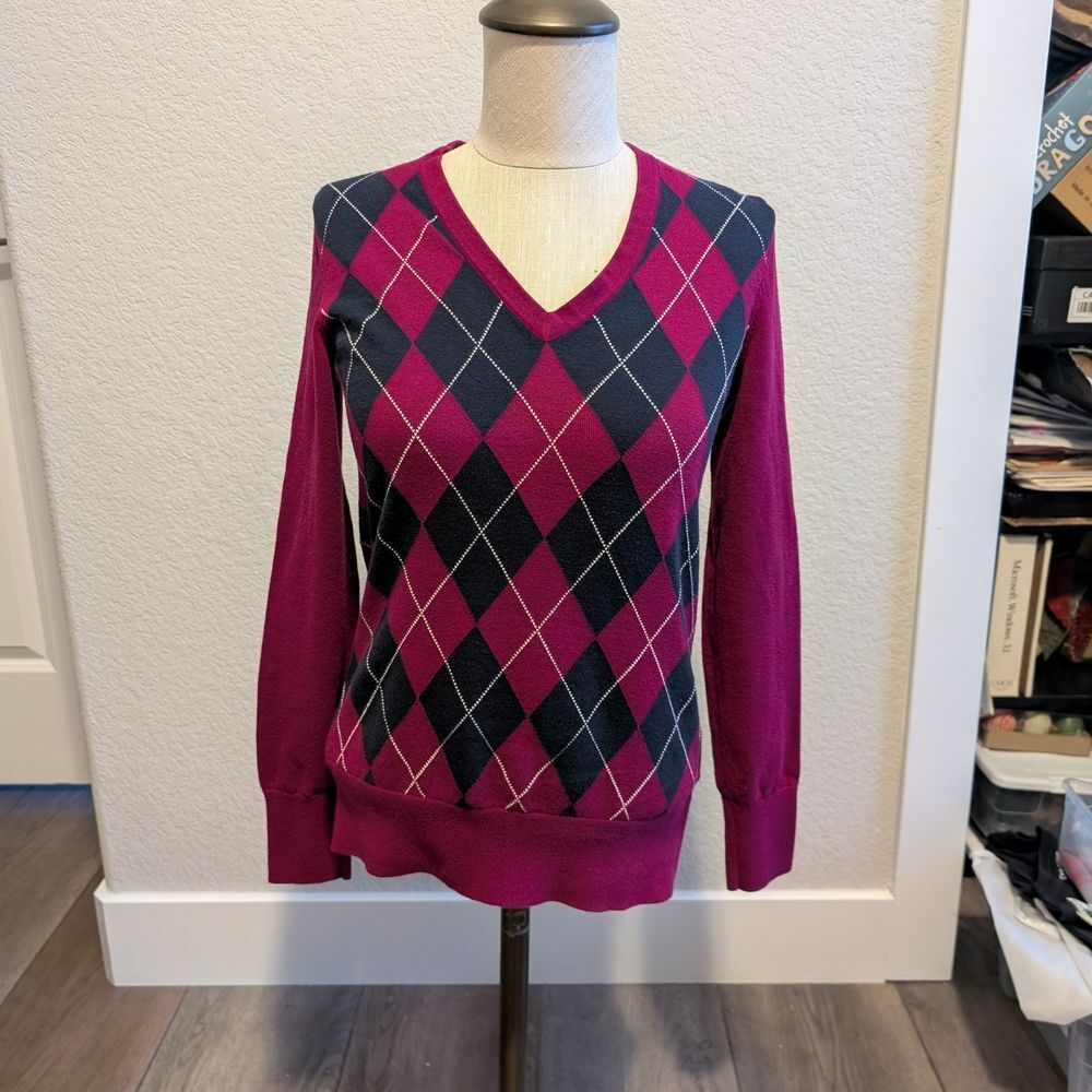 Tommy Hilfiger Women's V-Neck Argyle Sweater - Pink and Black Size S